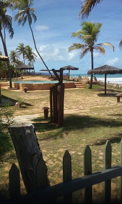 Piscina à beira mar