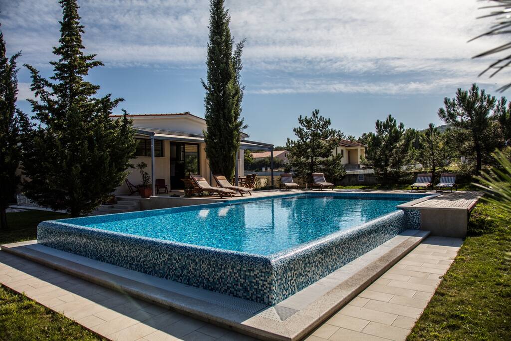 Pool & terrace