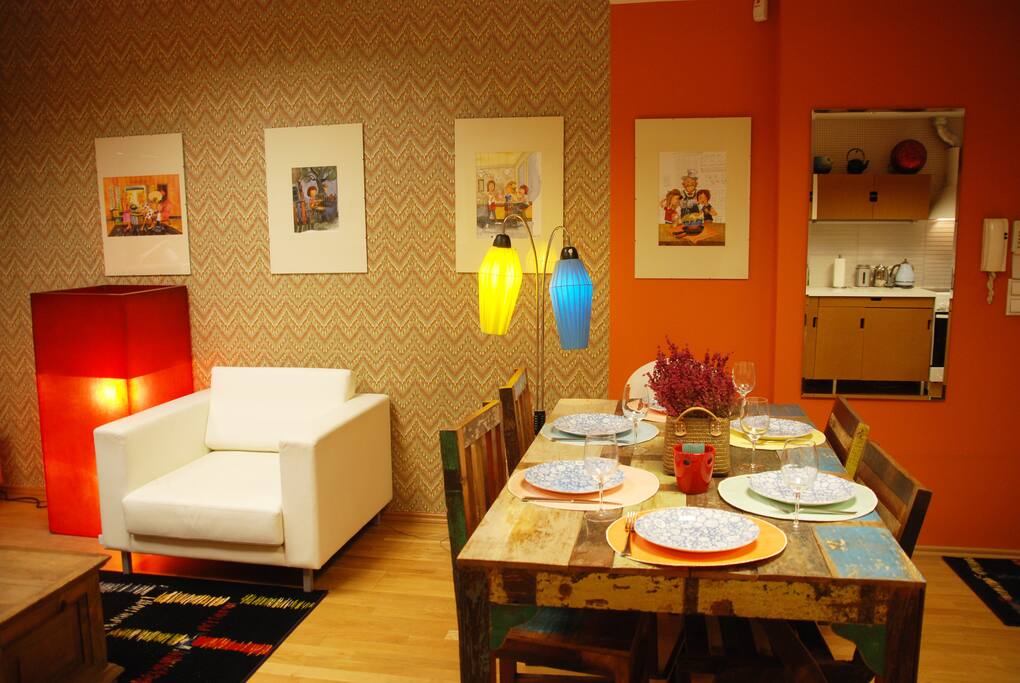 The living room is connected with the dining table where you can either enjoy amazing meals with your guests or use it as a working space?