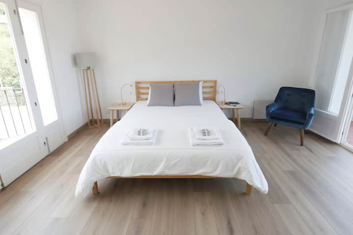 Двойна стая с изглед към морето и село Ел Порт де ла Селва

Двойна стая с изглед към морето и село Ел Порт де ла Селва