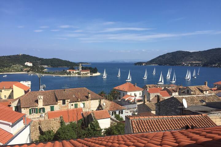 Two Palms Panoramic Studio with Private Terrace