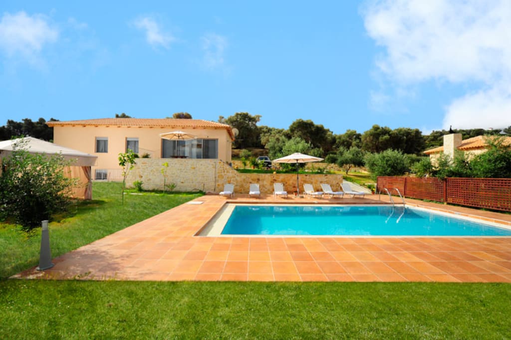 villa with garden and pool area