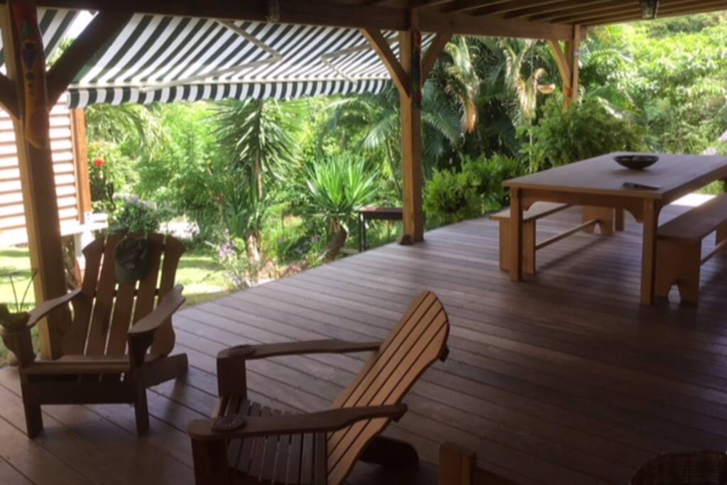 Grande terrasse 40m2, avec coin salon et coin salle à manger