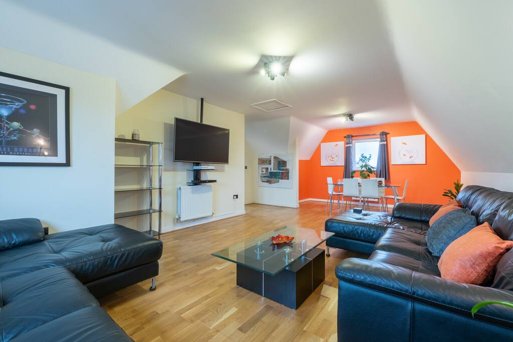 The living room has a 55" smart TV with Netflix / Amazon Prime / FreeSat / Blu-ray player and Games console.