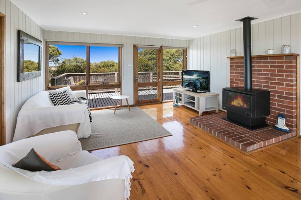 Living area - As Far As The Eye Can Sea