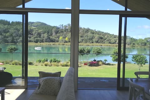 Popular Airbnb listing: Purangi Waterfront Retreat in Mercury Bay