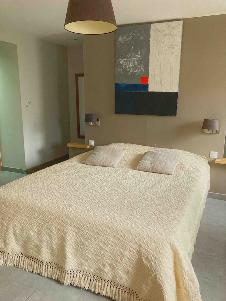 Chumba cha kulala cha ghorofa ya chini na kitanda cha 160