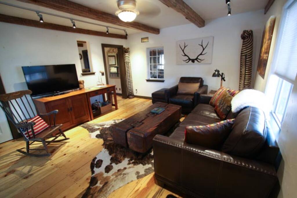 Living room, looking toward kitchen.