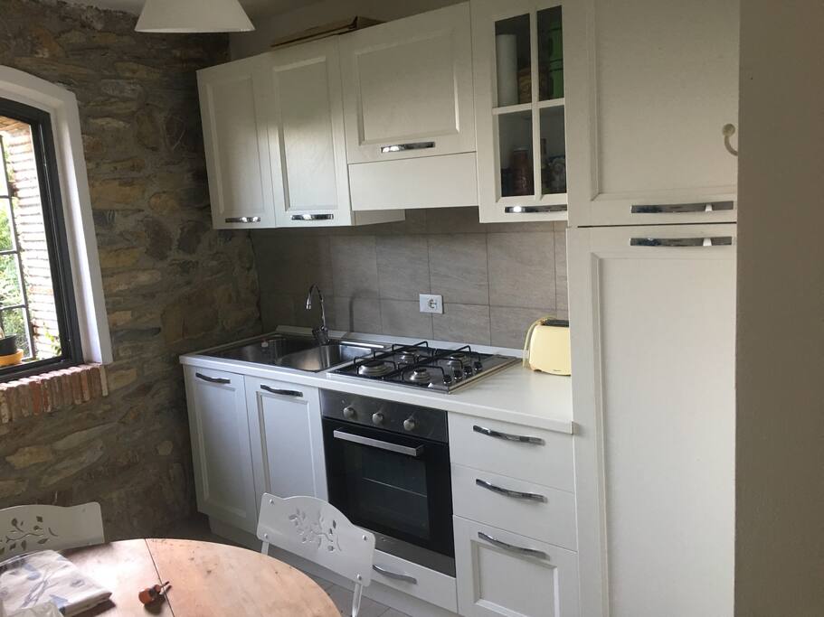cucina completa di tutto