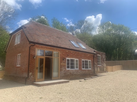 Popular Airbnb listing: The Saw Mill Cottage, West Tytherley. in Test Valley