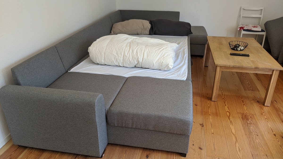 Rozkladacia pohovka.
Vhodné pre 2 osoby. 