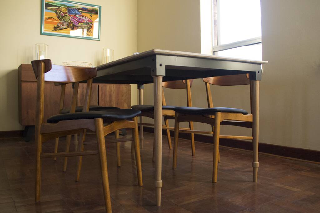 Dining area / table