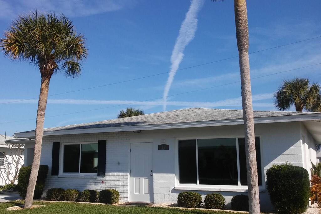 Palm trees gulf breeze.