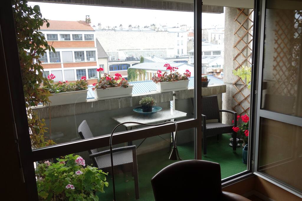 Balcon ensoleillé le matin