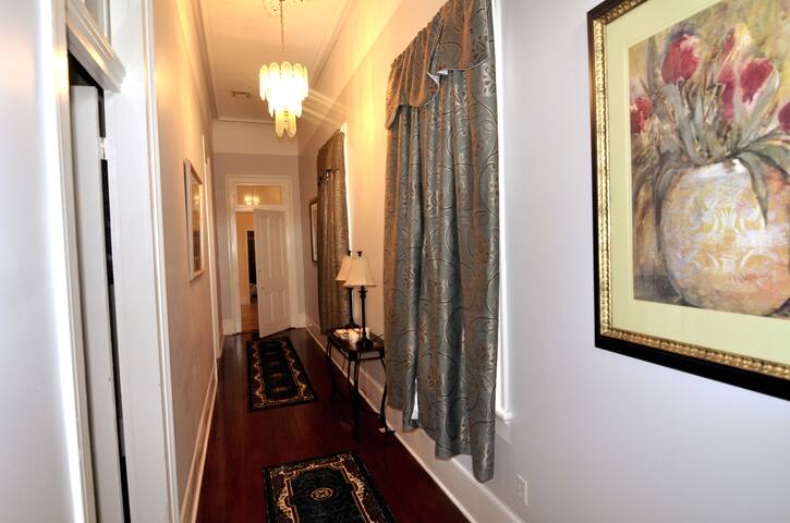 The Vivien House – Beautiful Historic Home gallery image 5