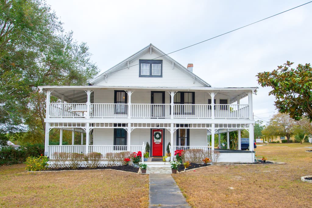 Charming and Historic Orange Plantation Home Houses for Rent in