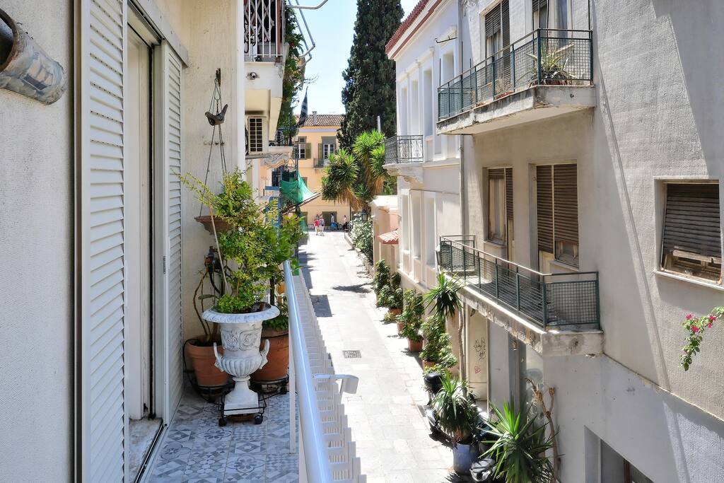 Balcony & street View