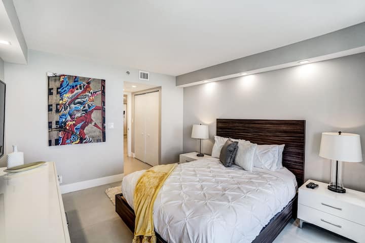 2nd bedroom, queen bed, Tv, balcony access, direct water views of Biscayne Bay