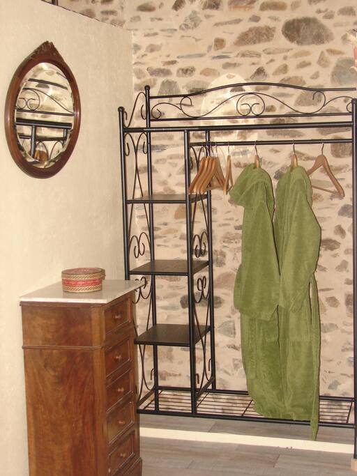 Coin rangement et linge de maison fourni