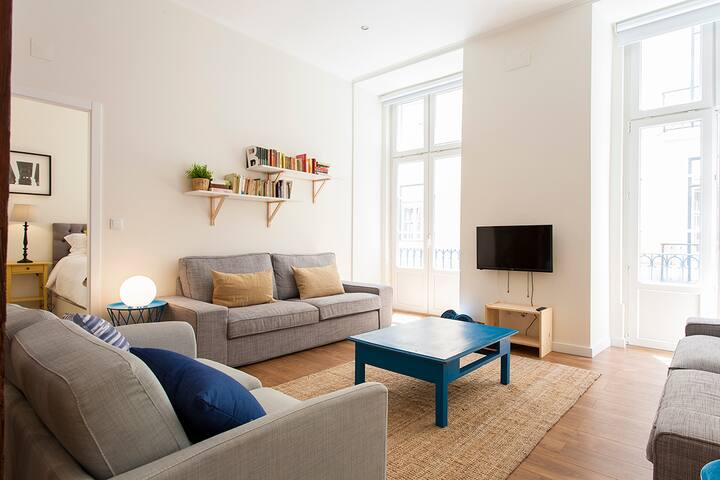 Central Downtown 1D up to 17guests by Central Hill gallery image 3