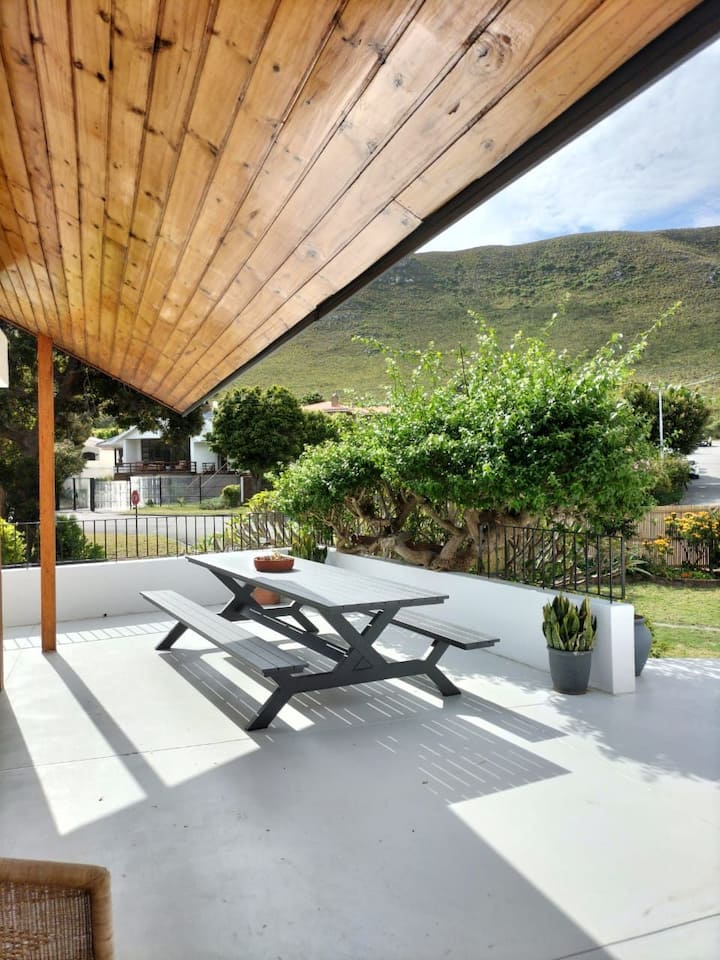 Northcliff Mid Century Home - Hermanus