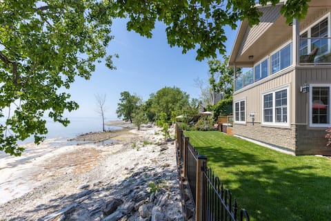 Crystal Beach Executive Waterfront Lakehouse