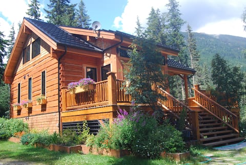 Resplendent Mountain Lodge near Jasper Park