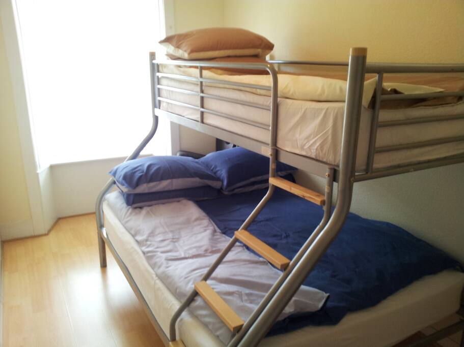 Room 2 double and single bed in bunk bed form