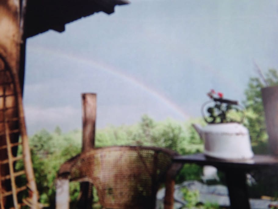 See Rainbow and the kettle. Taken on the deck of the cabin! A very special location for people who want quiet.