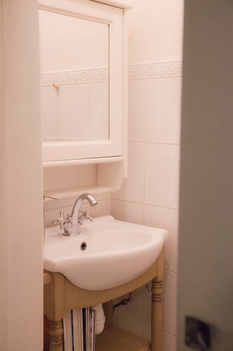 Cabinet de toilette et WC privatifs
