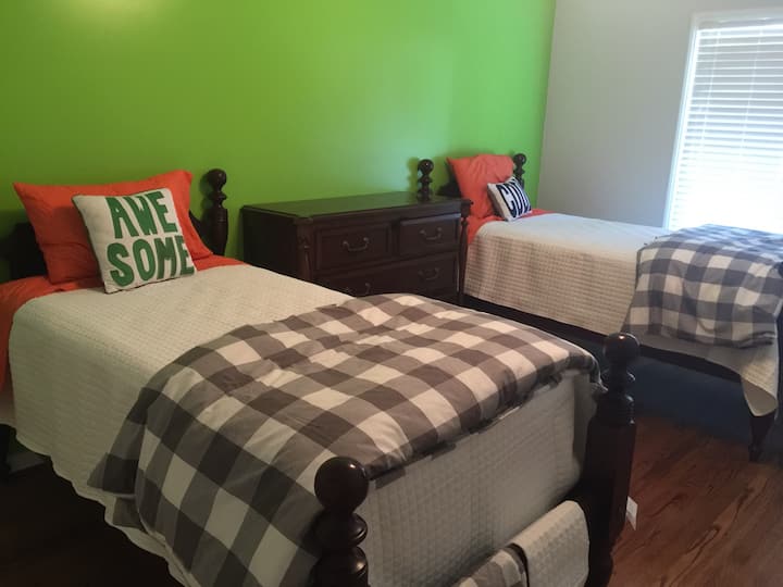 Dormitorio de arriba con 2 camas individuales