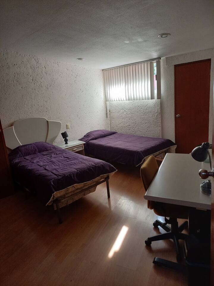 Апартман 6. Има студио со панорамски поглед и тоалет.