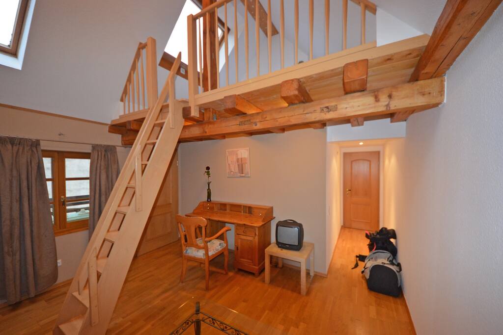 Wohn-Schlafbereich im Maisonette Stil