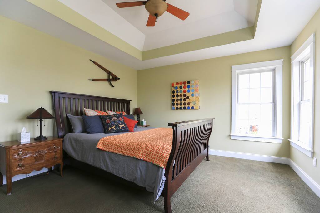 Master bedroom. King size bed with new Casper mattress. Overhead fan. Upstairs views of surrounding area and mountains.