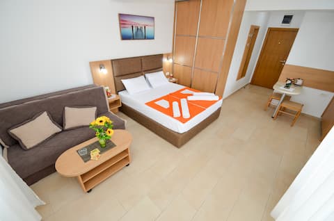 Top performing Airbnb: Apartments Ivanovic - Studio with sea view in Zavala