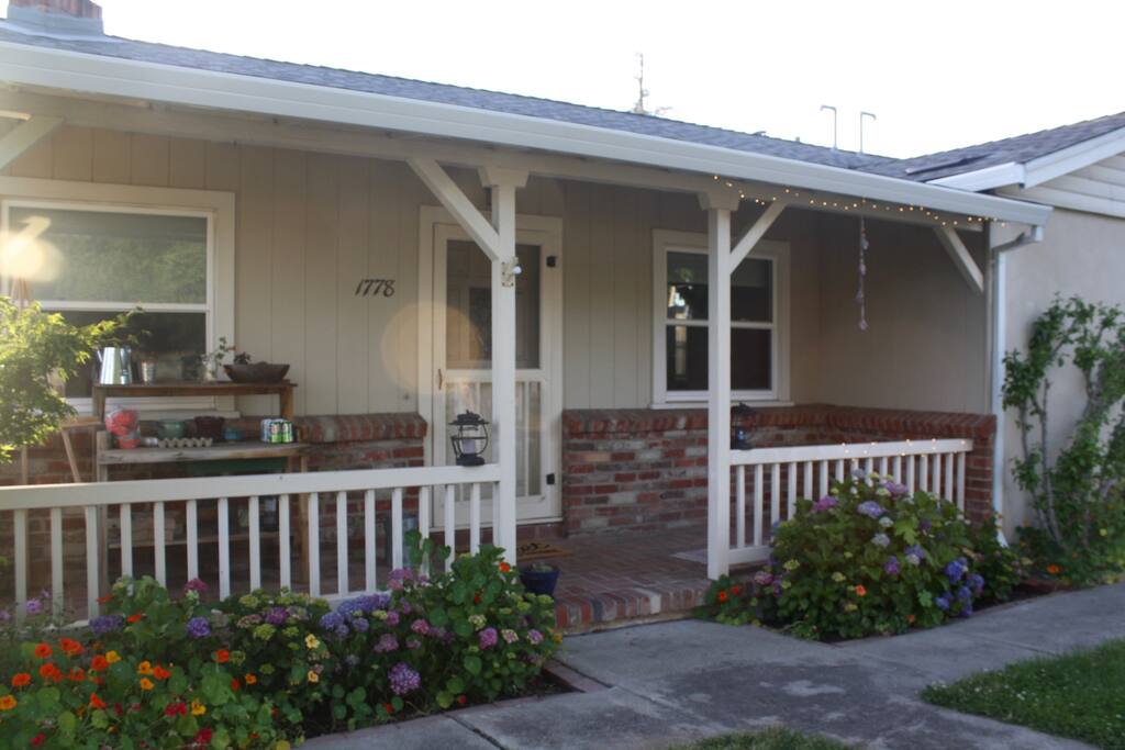 Central Silicon Valley home with a yard