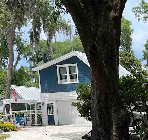 The Blue Oyster Carriage House