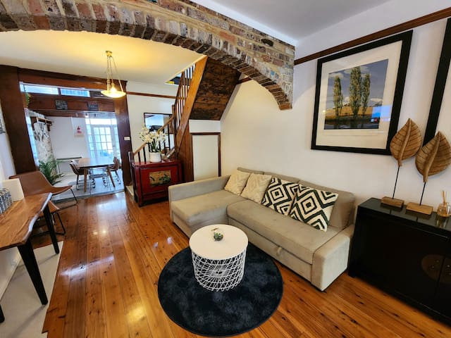 *Pyrmont home with parking*