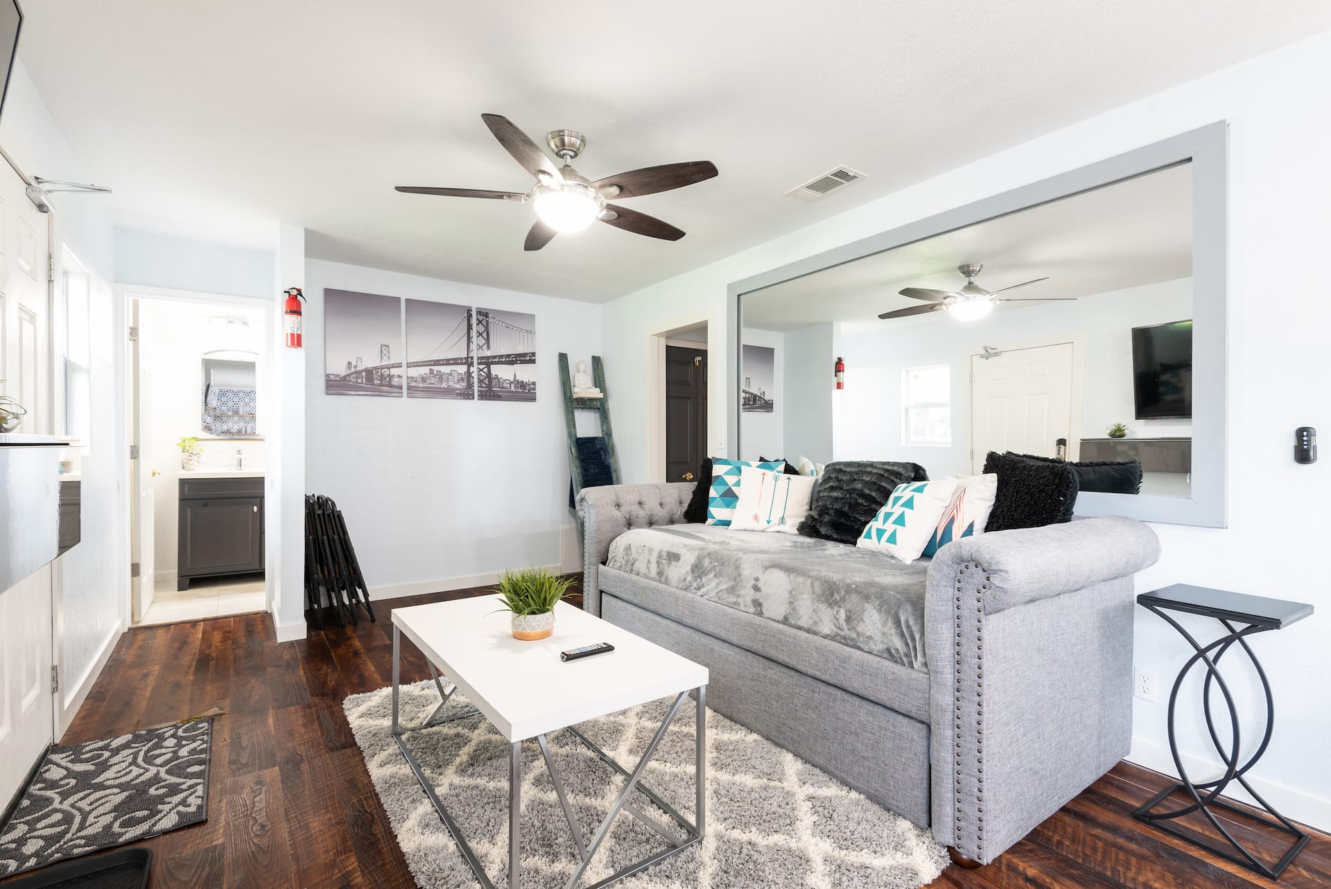 THE WALNUT COMFORT DUPLEX — photo 2