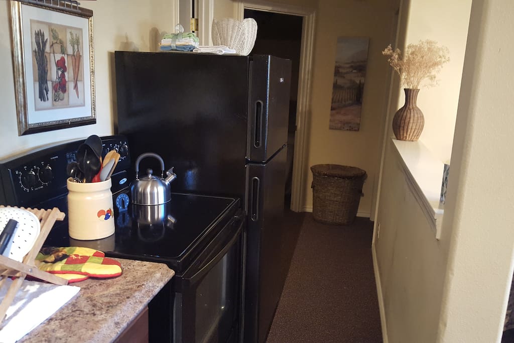full kitchen amenities