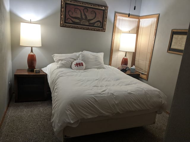 30 mi. from Lambeau.Private Room 2 in wooded oasis