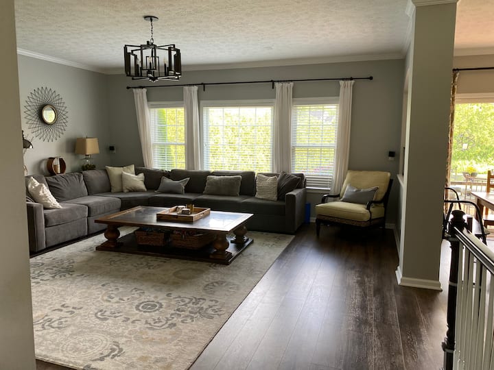 Beautiful Home In Zionsville, Close To Downtown - Zionsville, IN