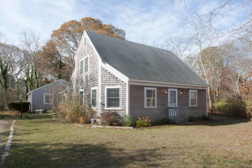Front of house with cottage to the rear