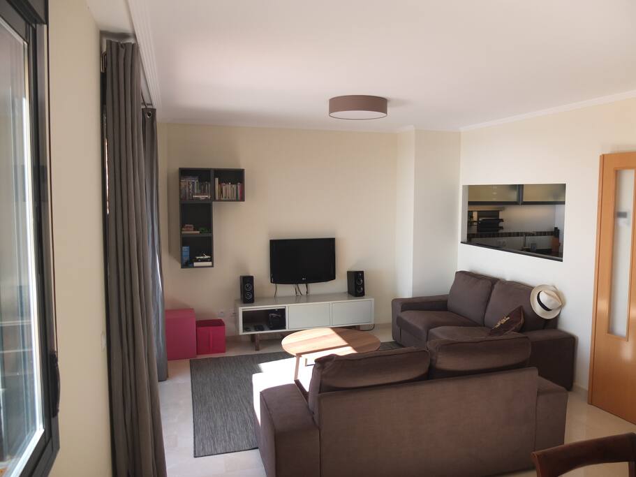 All confort with satellite TV (French) + cable TV (UK/spanish)