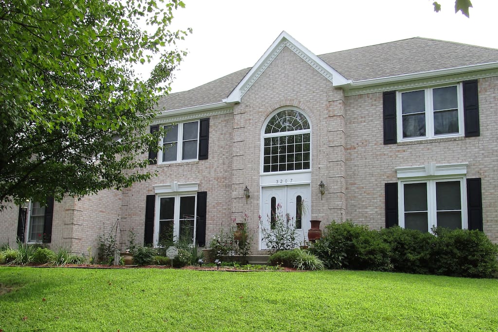 01 - Curbside View of House