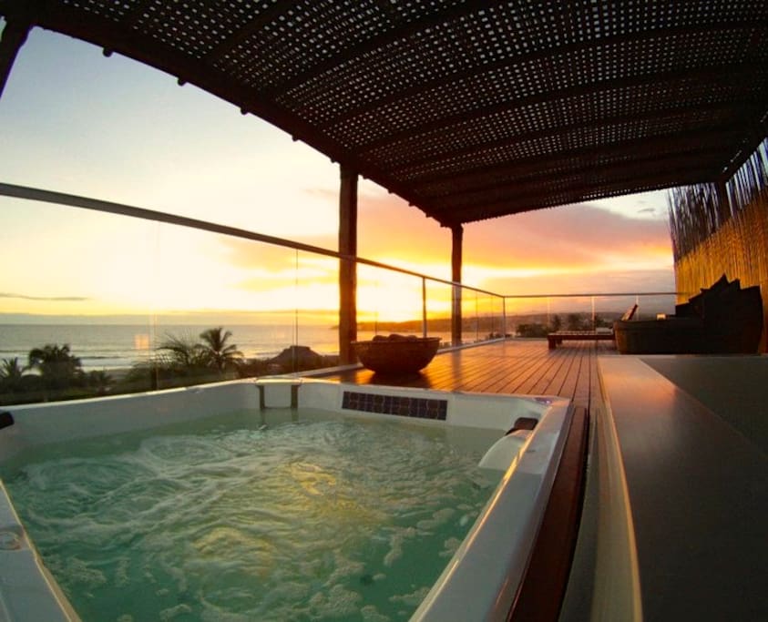 rooftop jacuzzi and lounge