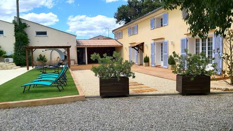 Mas 4* in the heart of a winery, near the sea
