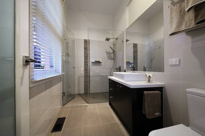 Stylish Home 3BR – Heart of Prahran gallery image 5