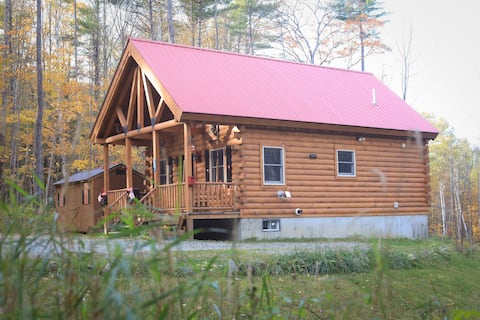Black Bear's White Mountain Log Cabin w/ Hot Tub!