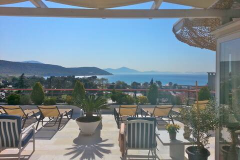 Seaside Penthouse with Roof Patio and Amazing View